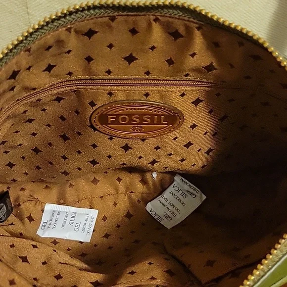 NWT: Leather Fossil Explorer Crossbody - Picture 5 of 16